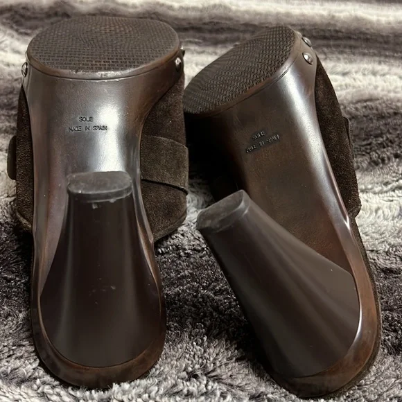 Stuart Weizmann Brown suede buckle studded clogs - Picture 5 of 8